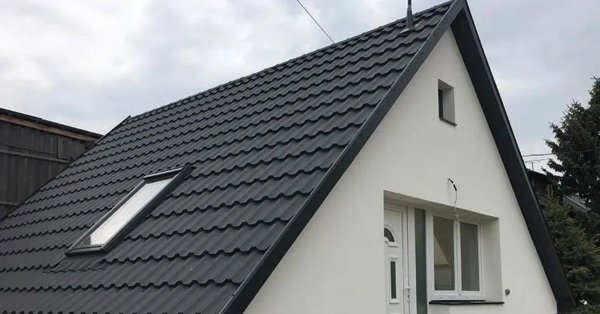 Hogyan védd meg otthonodat a nyári viharoktól megfelelő tetőfedéssel?
