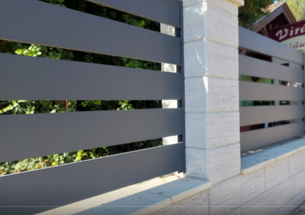 BRIA zárt kerítéselem 